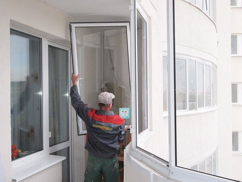 Застекление балкона алюминиевыми окнами