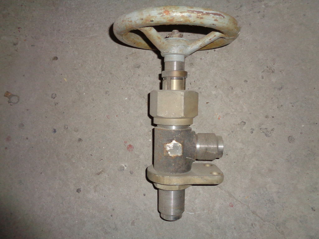 Клапан угловой с кронштейном для крепления 521-03.145-1 нж, ду 20 ру 200