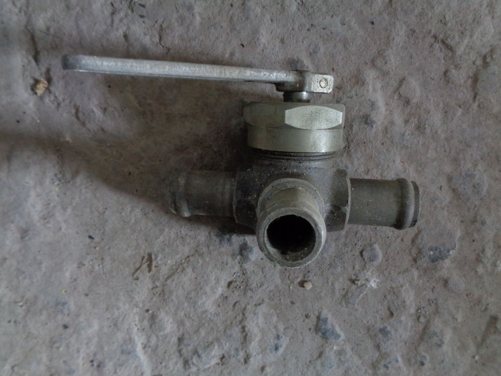 Клапан пробковый трехходовой, Т-образный, под дюрит 536-Е85