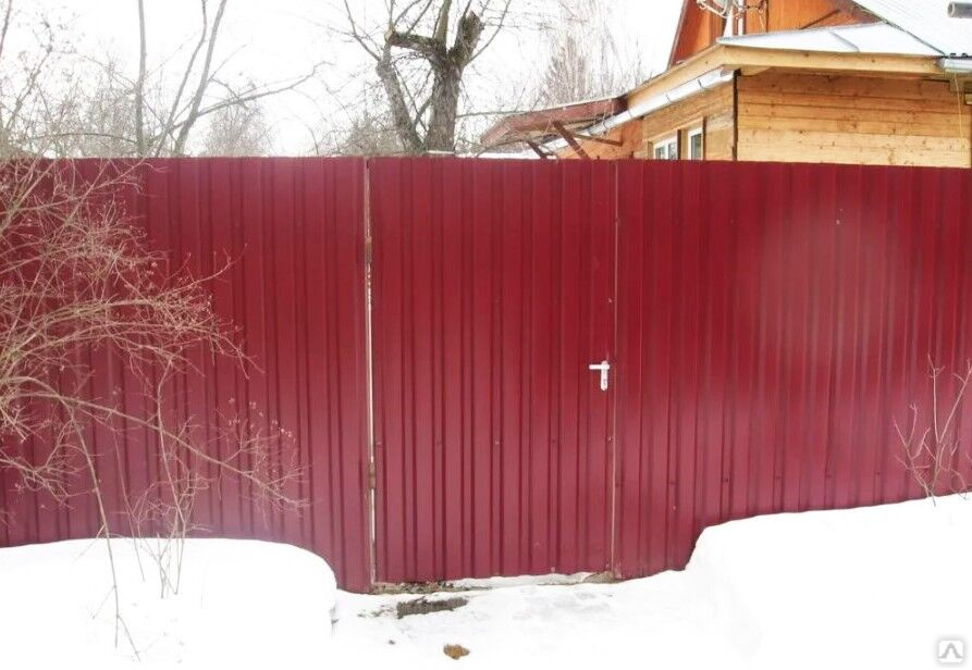 Забор из профнастила цвет вишня фото