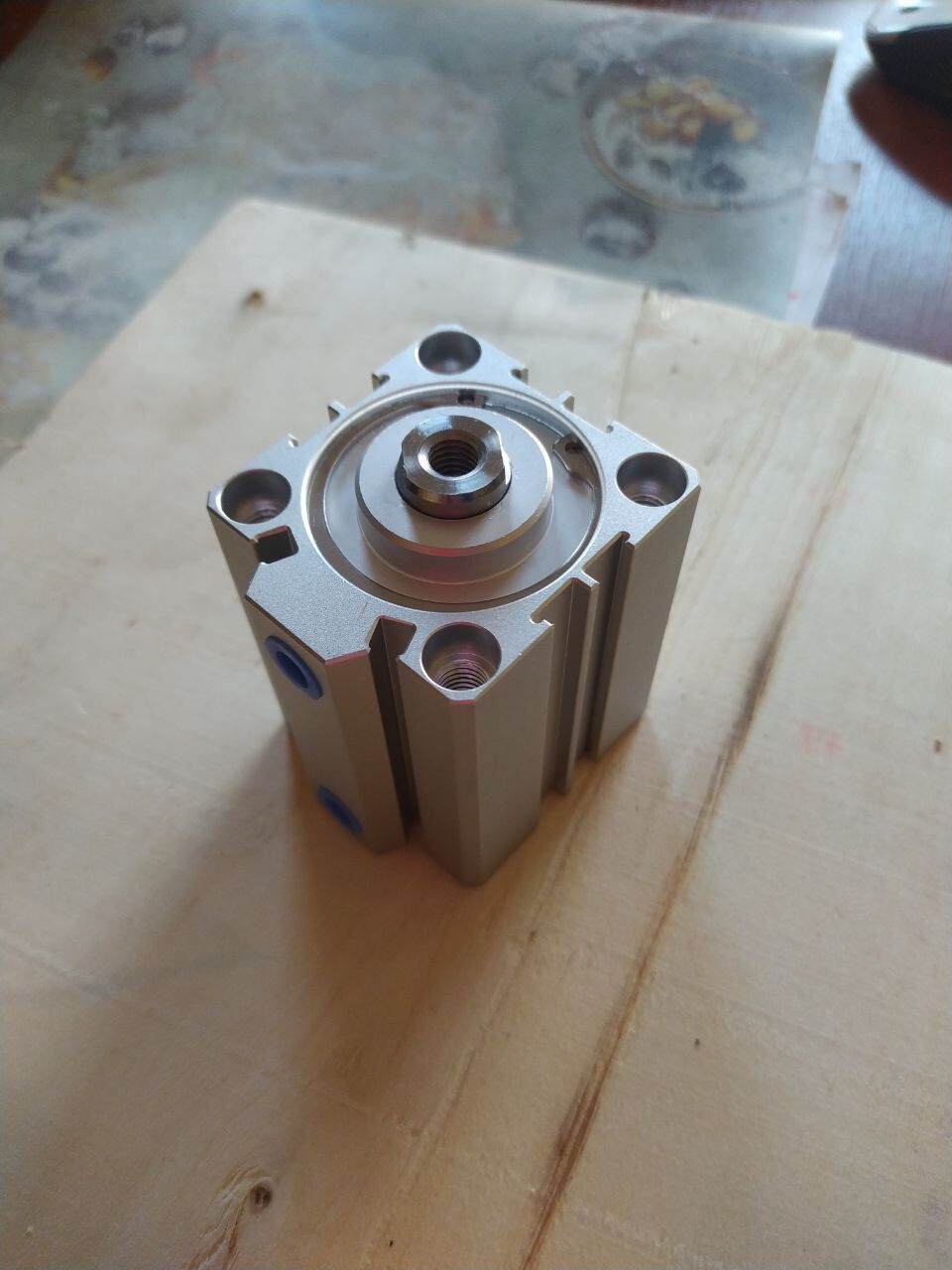 Компактный пневмоцилиндр с магнитом на поршне,резьба штока наружная SDA ...