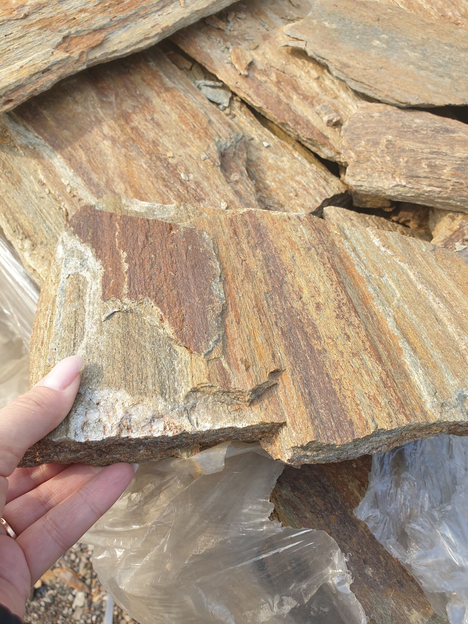 Камень Златолит КД коричневый 0,5 - 1,5 см лайт