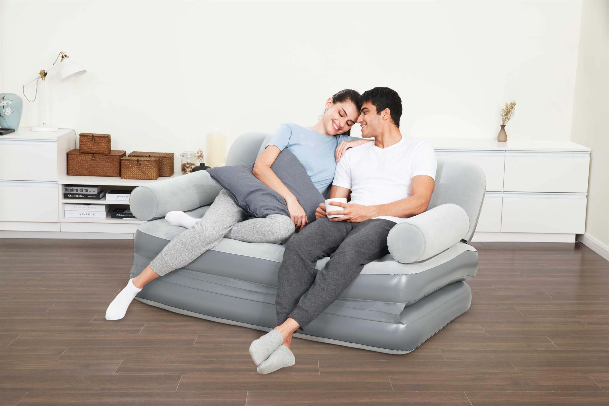 Надувной диван-кровать Multi-Max Air Couch со встроенным электрическимнасосом, 188х152х64 см (Bestway 75079), цена в Красноярске от компанииБассейны, аксессуары, надувная мебель