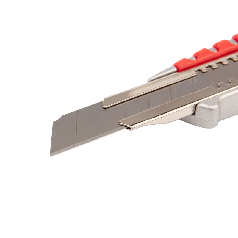 Нож с сегментированным лезвием 18 мм, металлический обрезиненный корпус "Rexant" 3