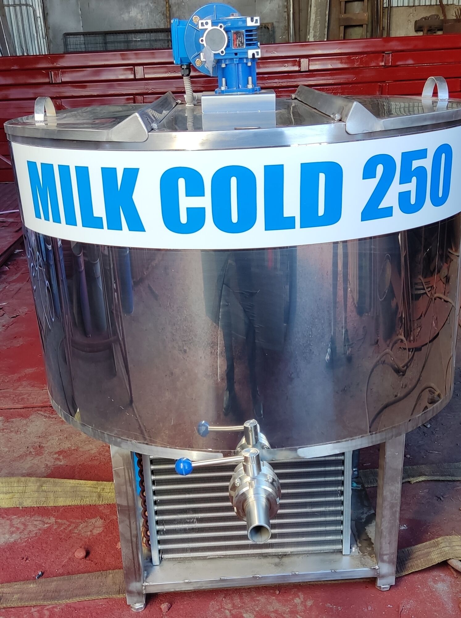 Охладитель молока MILK COLD 250 открытого типа