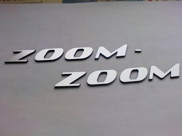 Шильд "Zoom-Zoom"