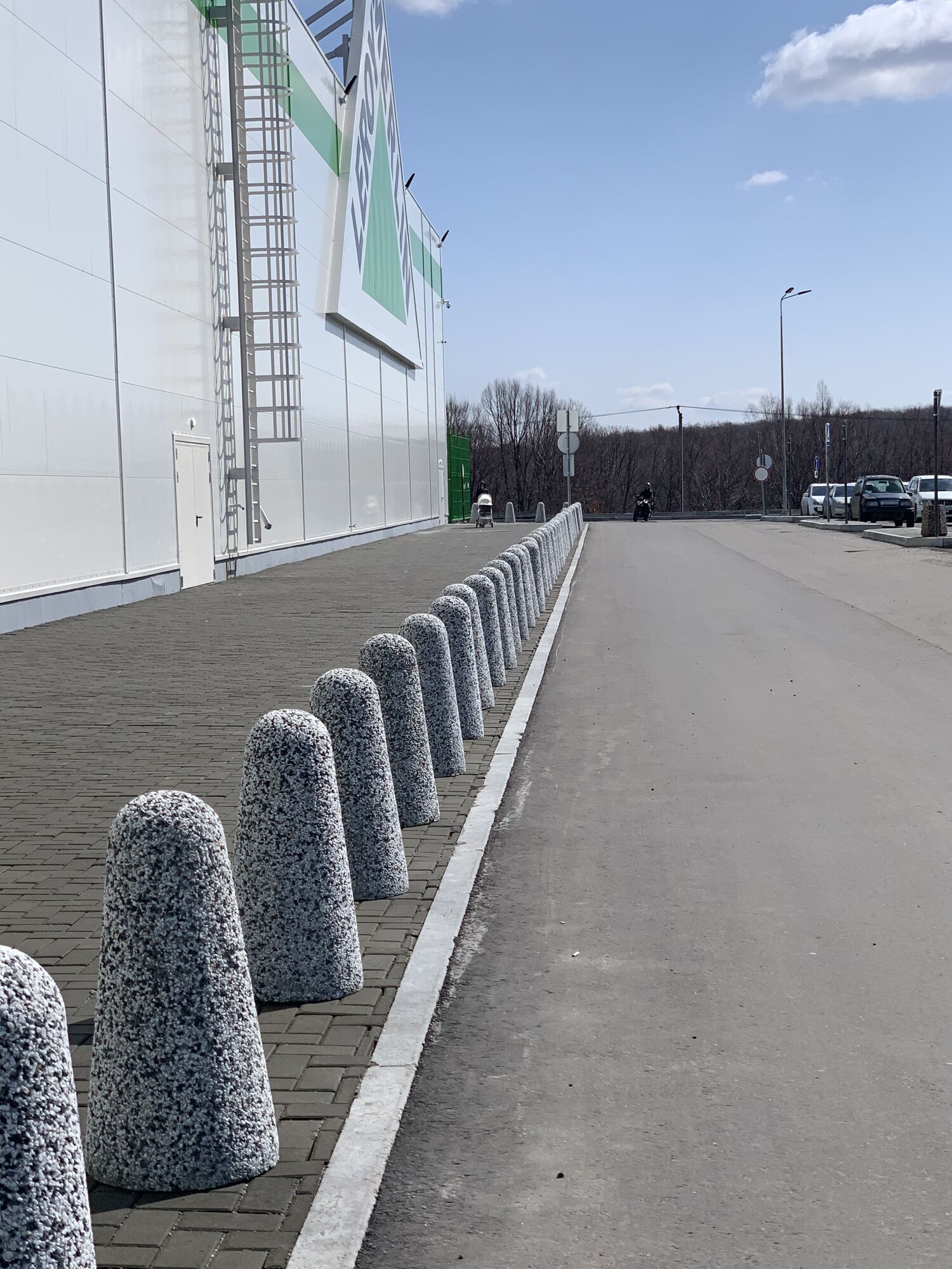 Столбики бетонный для парковки 8
